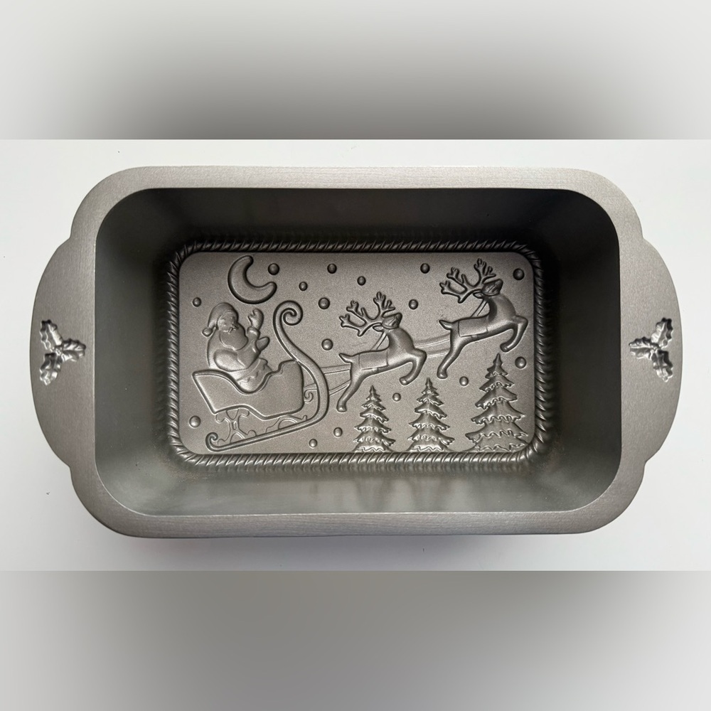 Ciroa Santa & Reindeer Loaf Pan - NWOT